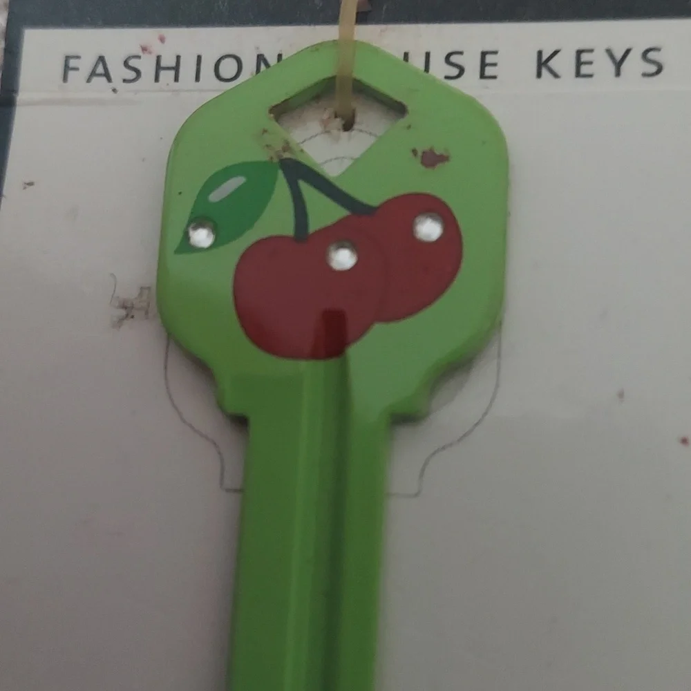 Diva House Green Jeweled Cherry Key New - Picture 6 of 6